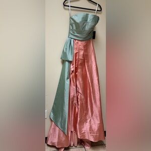 NWT; Terani Couture gown Dress 💛